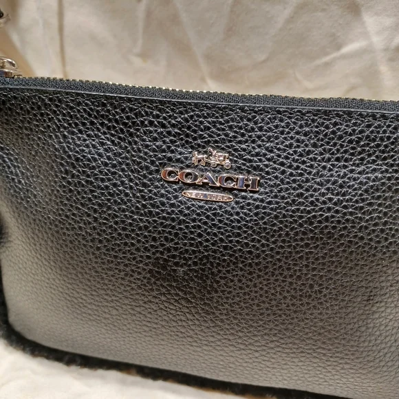 Coach wristlet - Picture 4 of 7